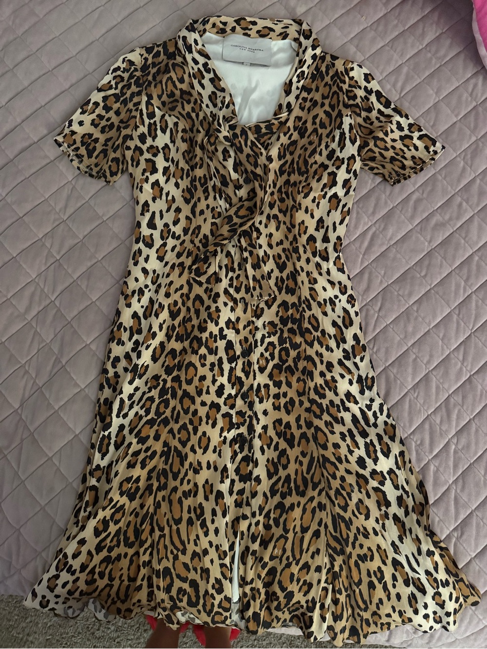 Carolina Herrera Leopard Print Short-Sleeve Tie-Neck Dress size 2